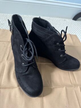 SO Black Suede Lace-Up Wedge Booties